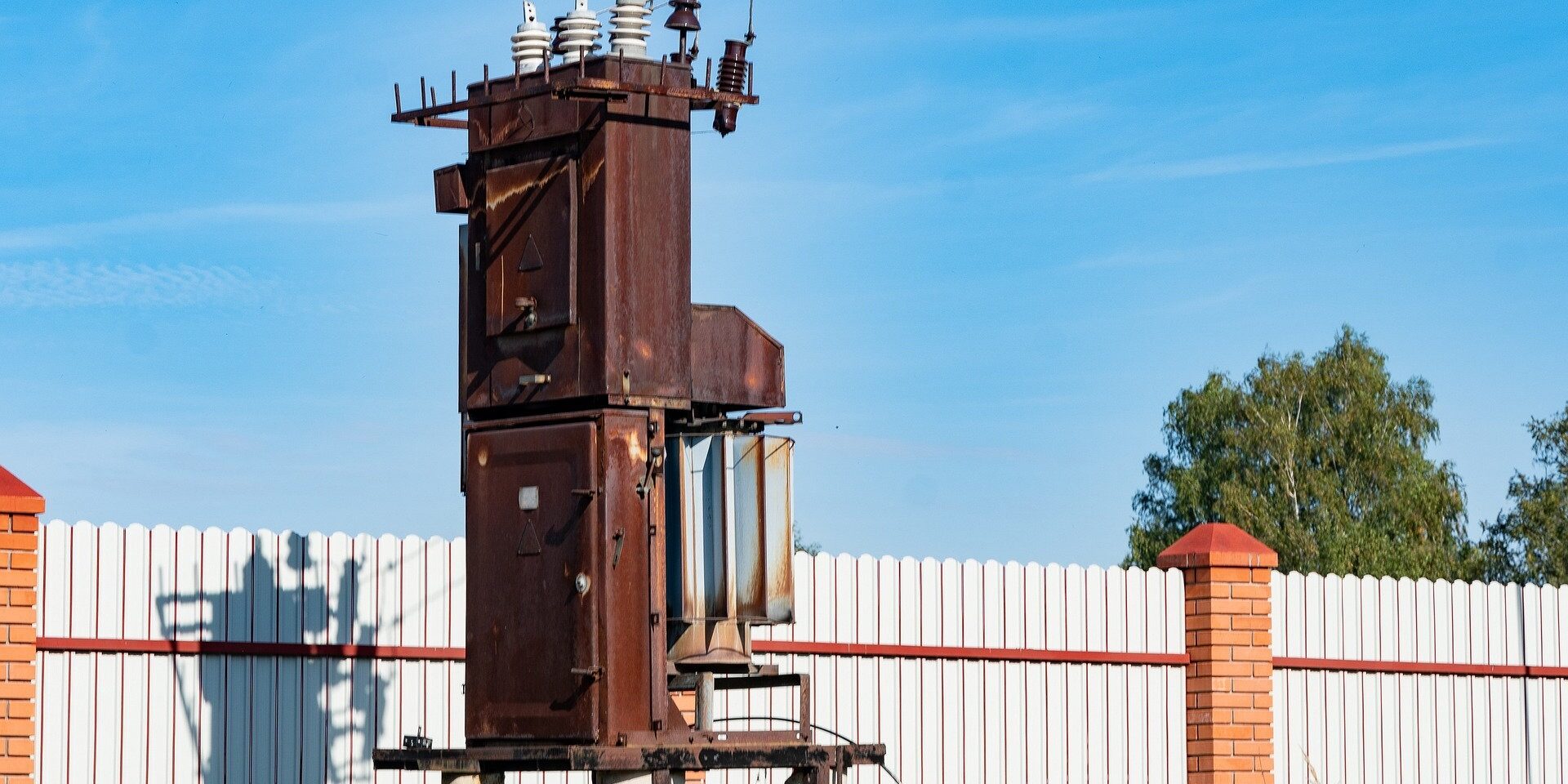 power-line-support-ged68fa76d_1920 Afbeelding van Alexei via Pixabay